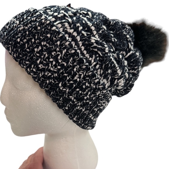 Torrid Hat Beanie Black White Marled Ribbed Knit Faux Fur Pom Pom Winter OS NWOT - Picture 1 of 9